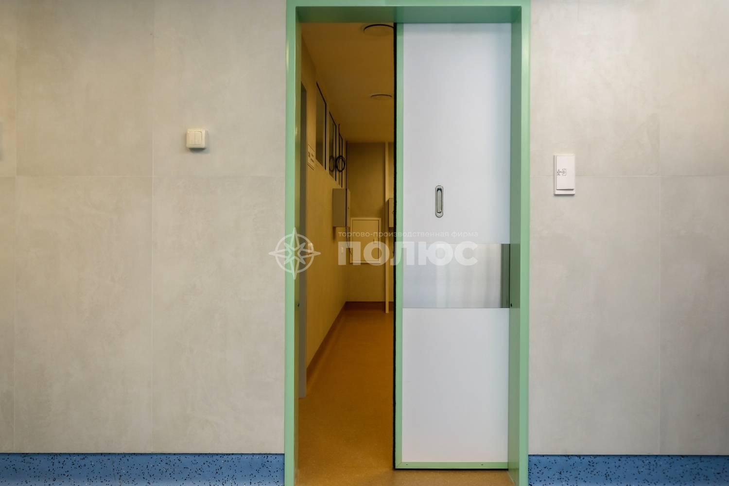 Двустворчатая дверь для чистого помещения с HPL-панелями