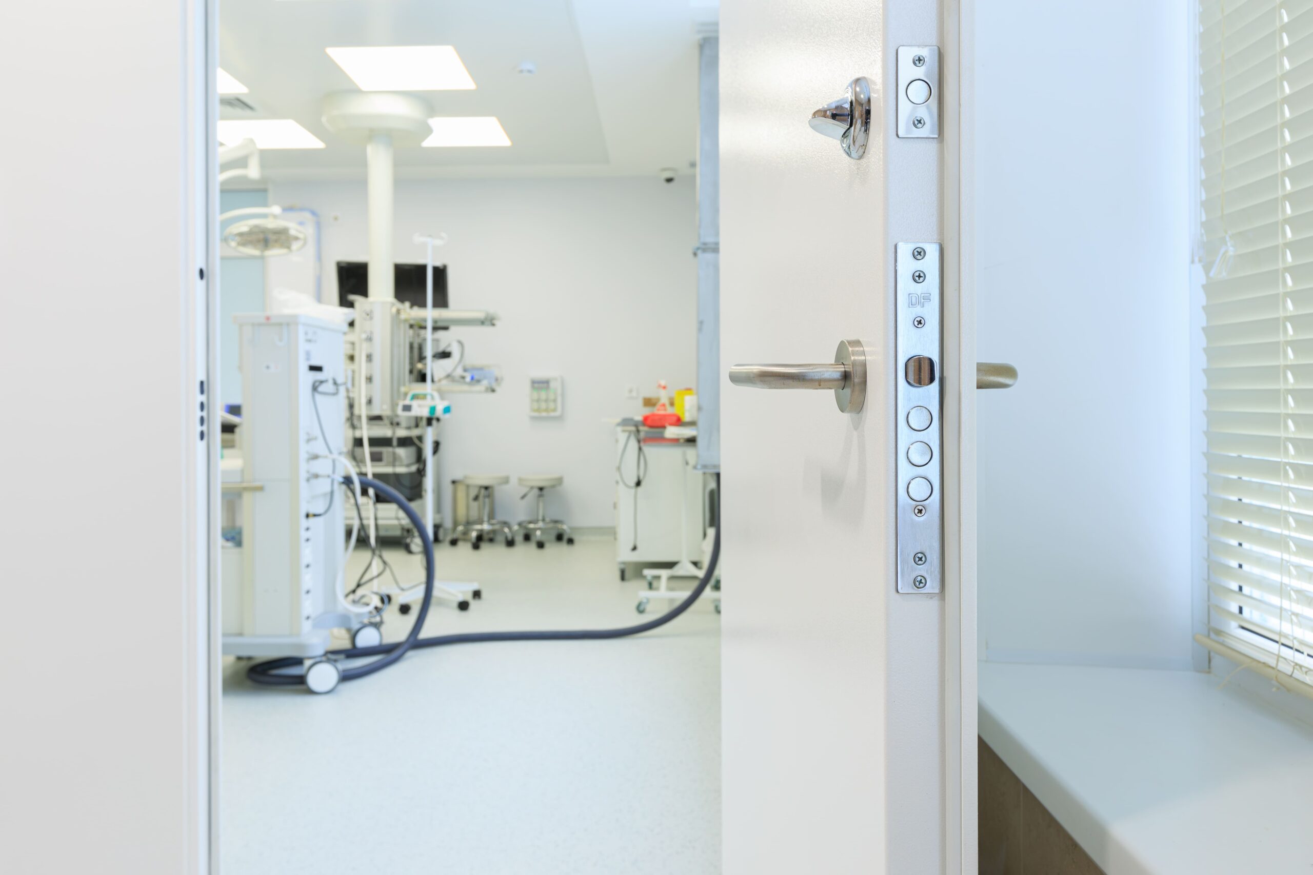 Двери рентгенозащитные двупольные